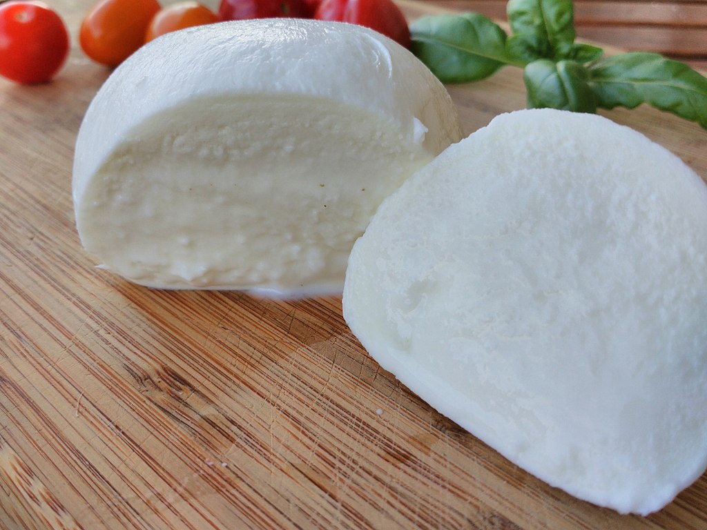 Historia, propiedades y beneficios del queso mozzarella